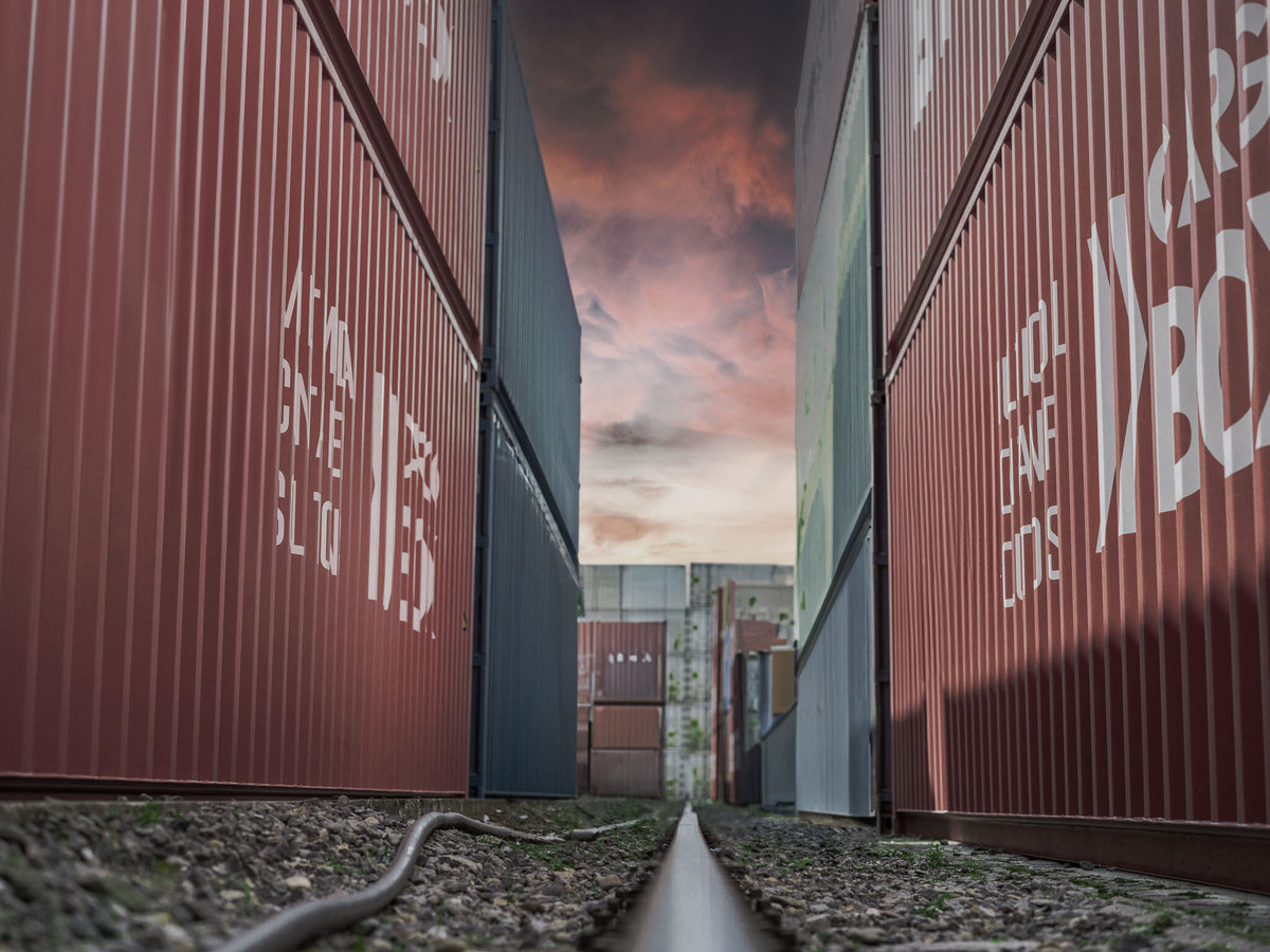 Containers bij zonsondergang - transport - Logistic Force