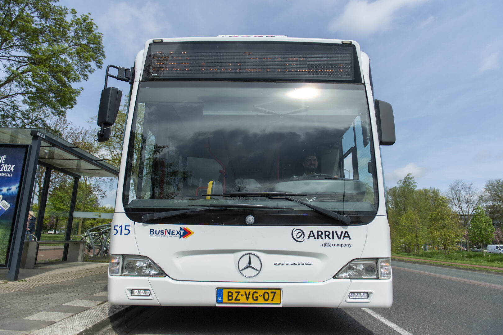 Header met bus van de voorkant