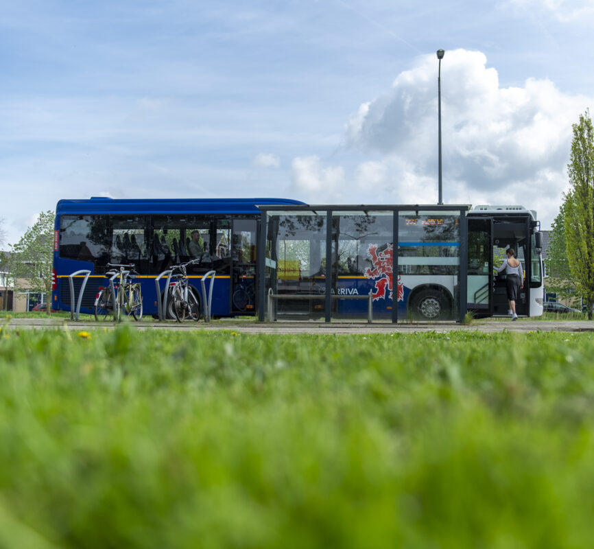 Bus bij bushalte