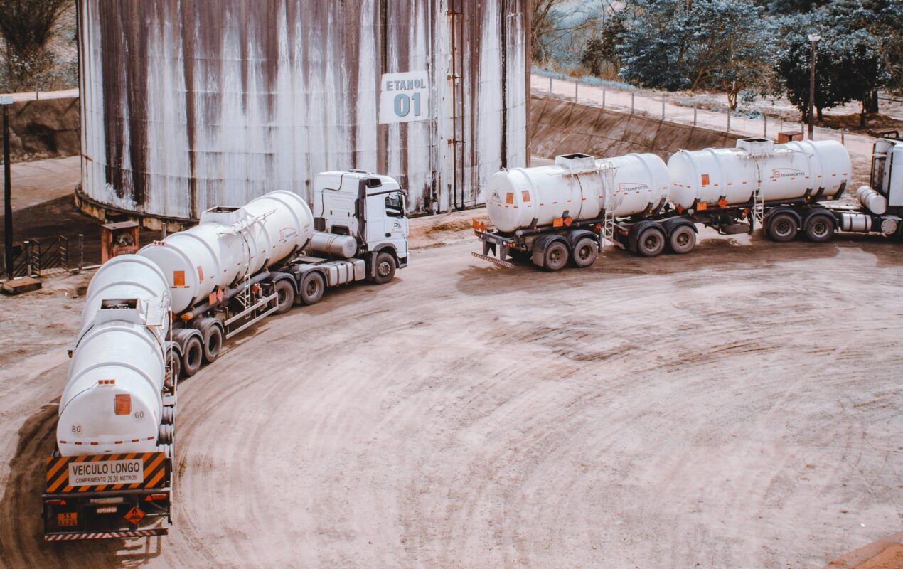 Silo trucks bij silo